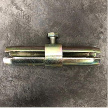 내부 조인트 핀 커플러를 누릅니다